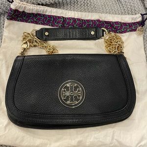 Tory Burch Amanda Crossbody Black Leather Logo Bag